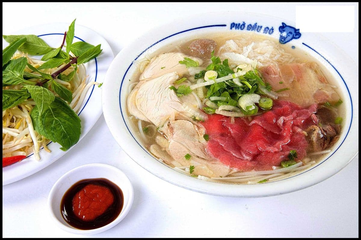 344. Chicken and Assorted Beef Rice Noodle Soup