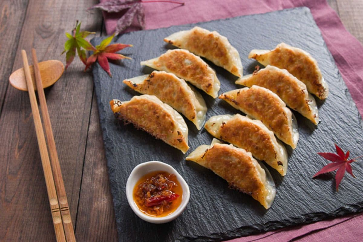 Pan-Fried Chicken Gyoza (6 pcs)