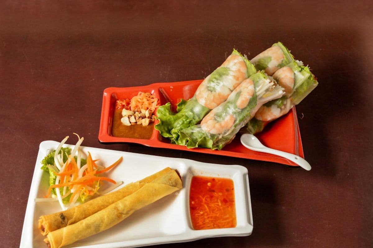 A4. Fresh Salad Rolls (2 pcs) and Spring Rolls (2 pcs)