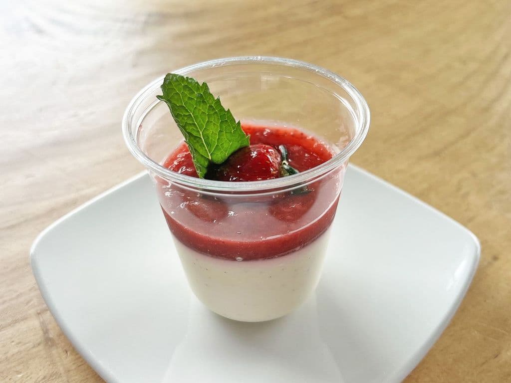 Panna Cotta with Strawberry Sauce