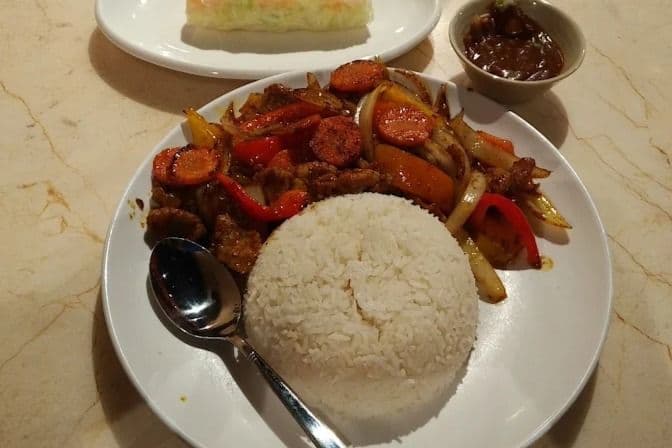 41. Stir-Fried Beef with Onion and Lemongrass on Vermicelli