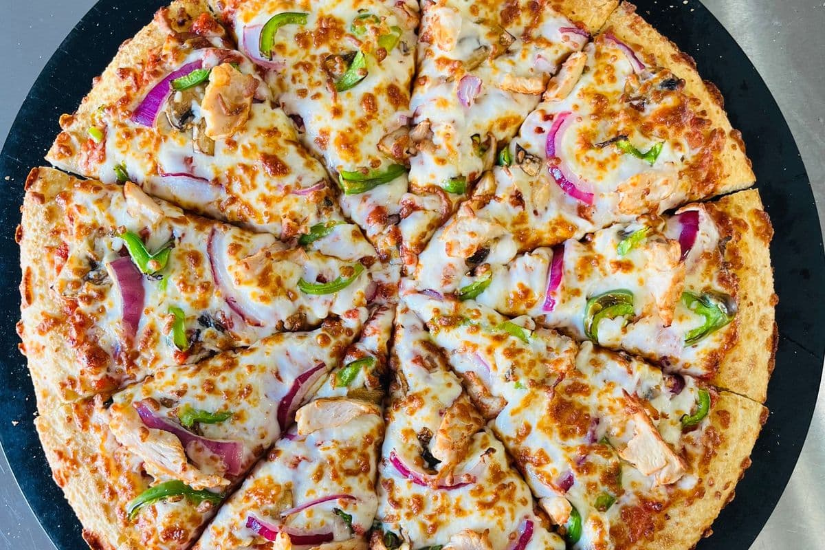 14" Chicken Deluxe Pizza