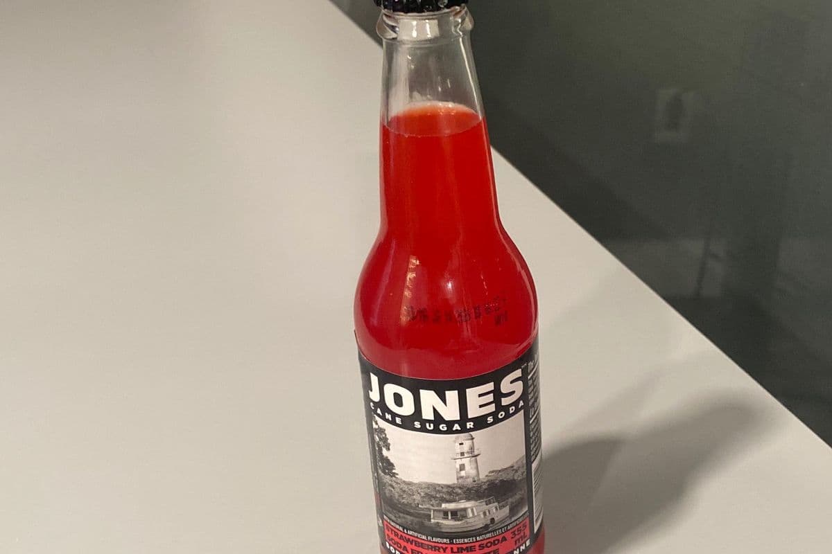 Jones strawberry lime soda (355ml )