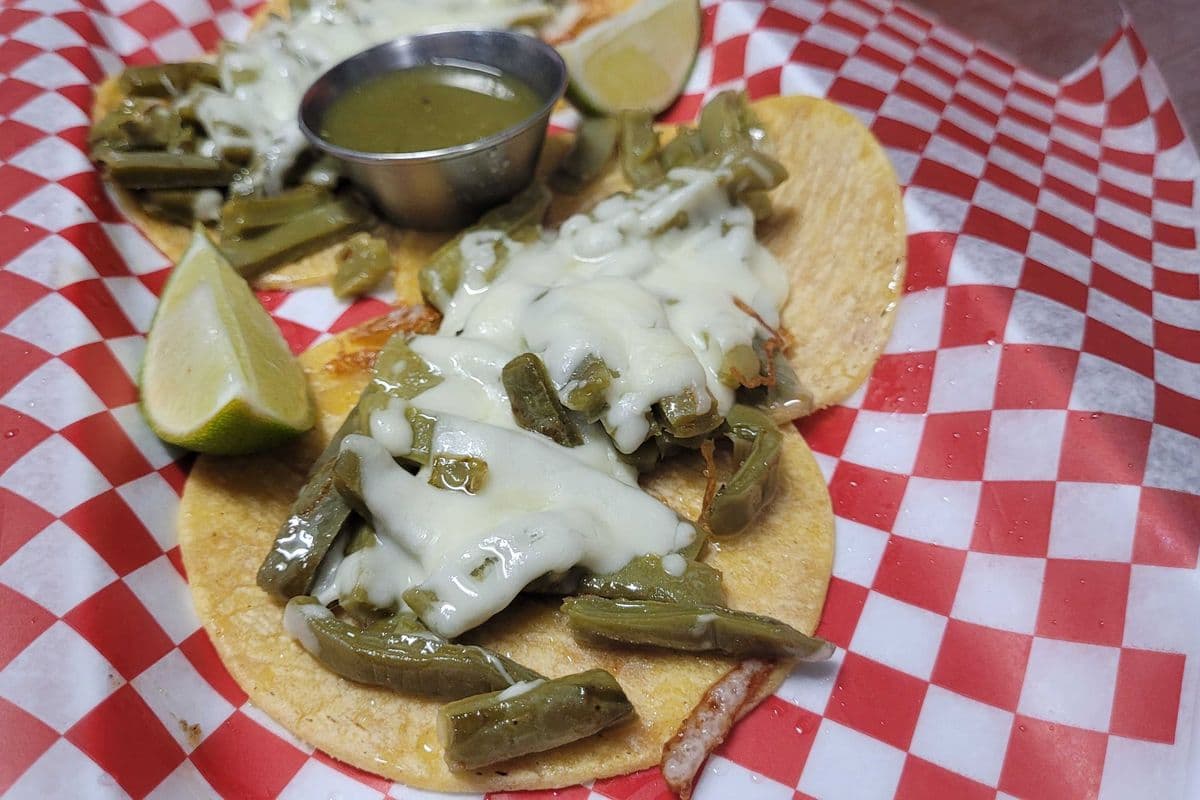 Tacos au cactus et fromage (4 mcx)