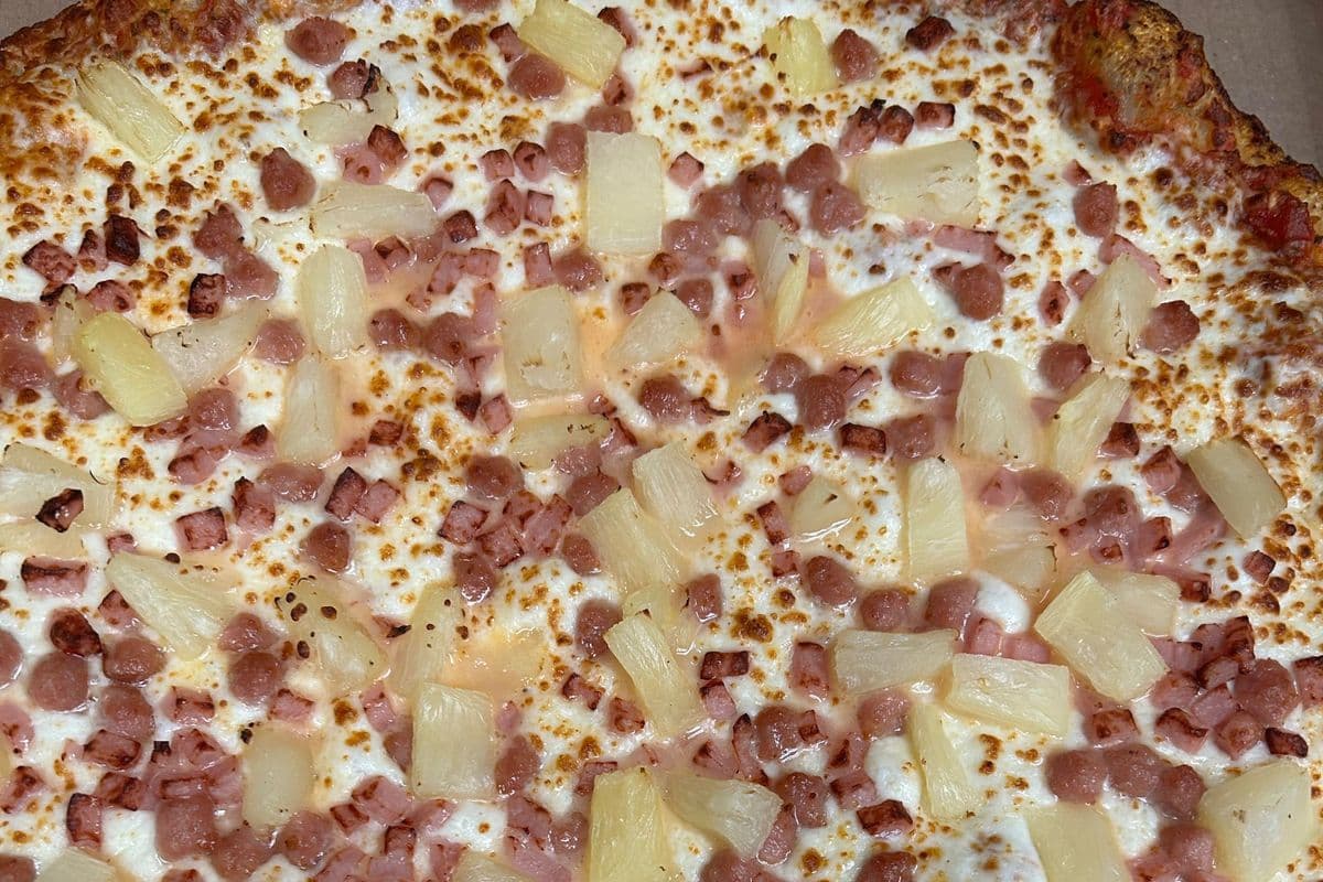 Medium Hawaiian Pizza