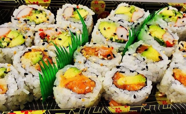 373. California Roll (8 Pieces) & Spicy Salmon Crispy Roll (8 Pieces)