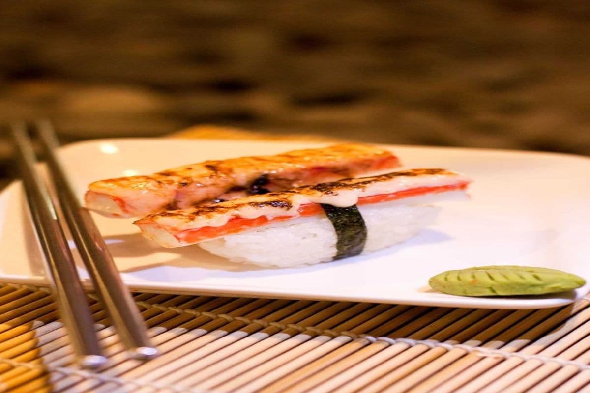 404. Torched Crab Sushi (2pcs)