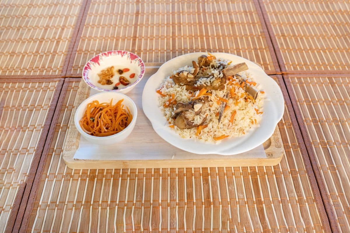 R02. Western Chinese-Style Lamb Rice 羊肉抓饭