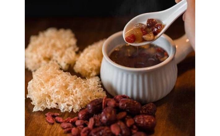 Stewed Longan Snow Fungus Soup