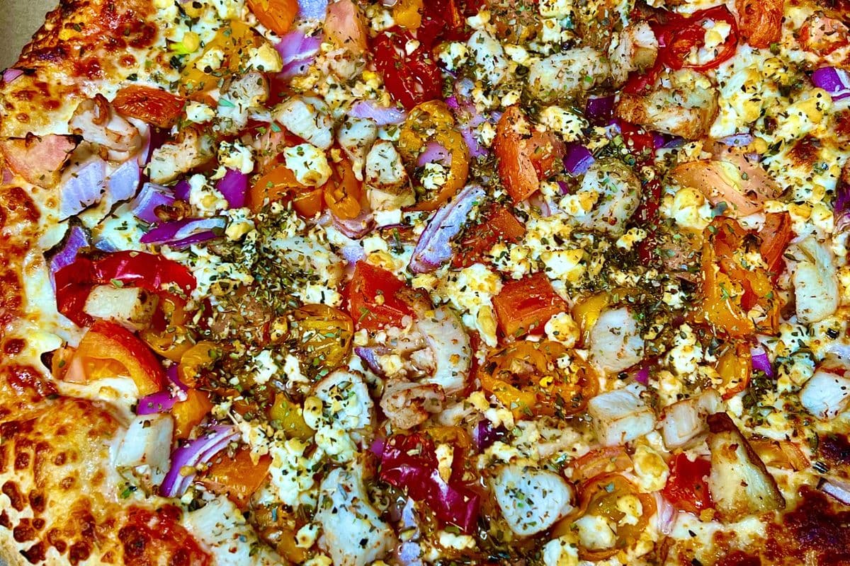 16" X-Large Chicken Mediterranean Pizza