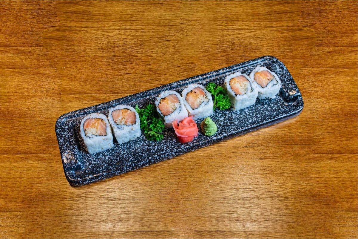 Spicy Crispy Salmon Roll (6 pcs)