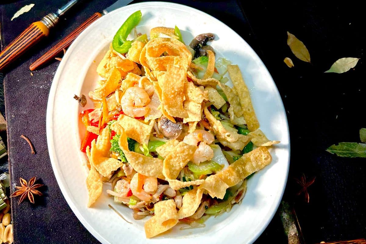 Special chop suey and crispy noodle top.
