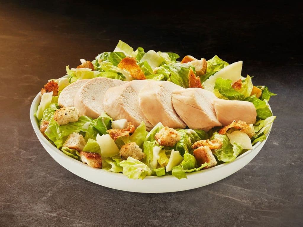 Salade César St-Hubert avec poulet au choix / St-Hubert Caesar salad with your choice of chicken