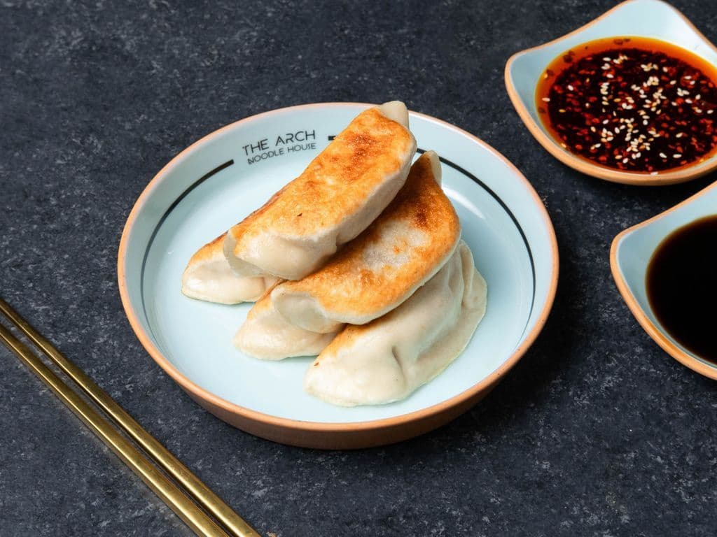 505. 菜肉锅贴 Pan Fried Dumplings (6 pcs)