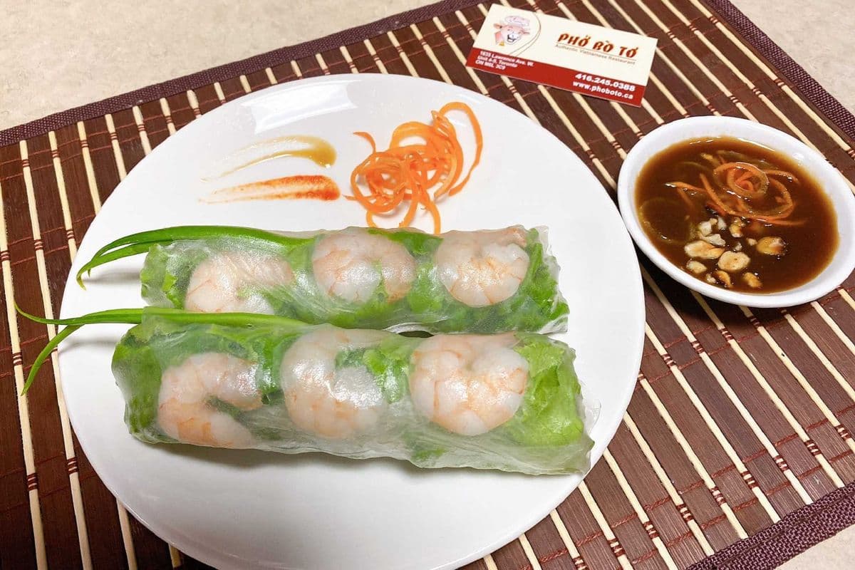 A3. Salad rolls with shrimp