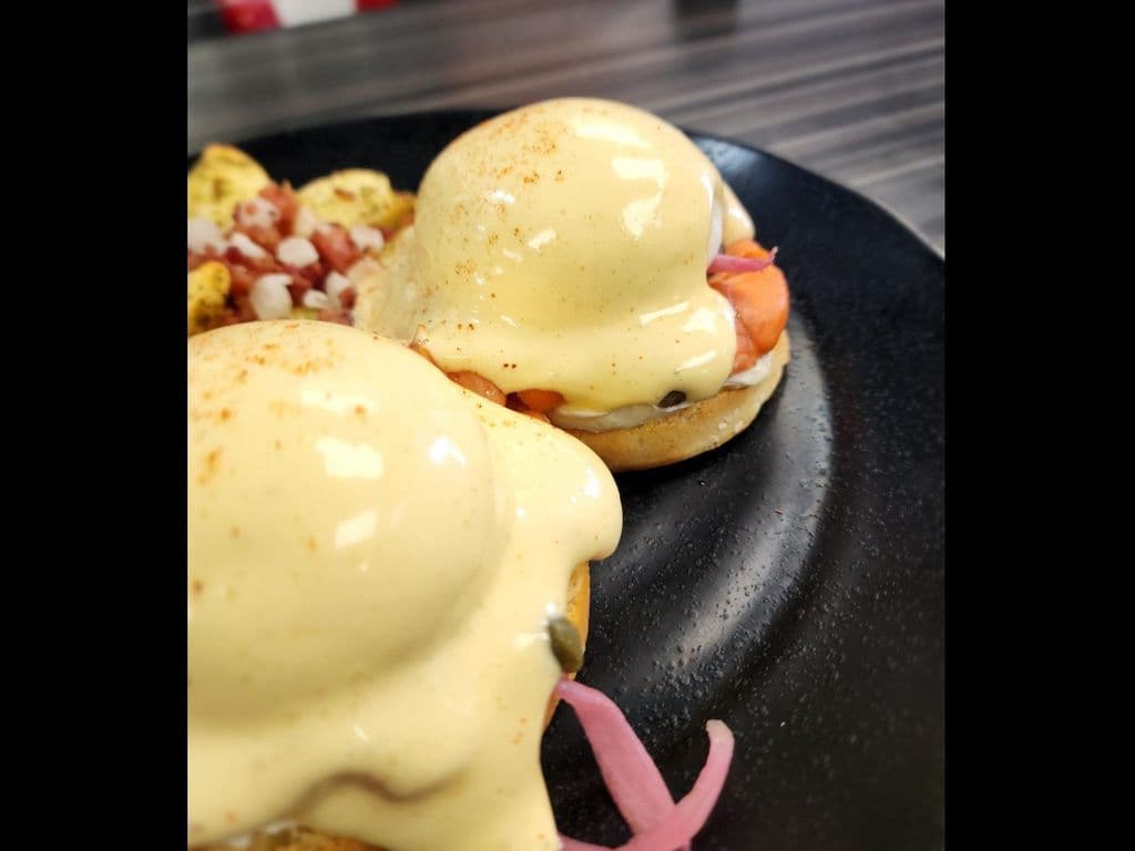 SMOKED SALMON BENNY