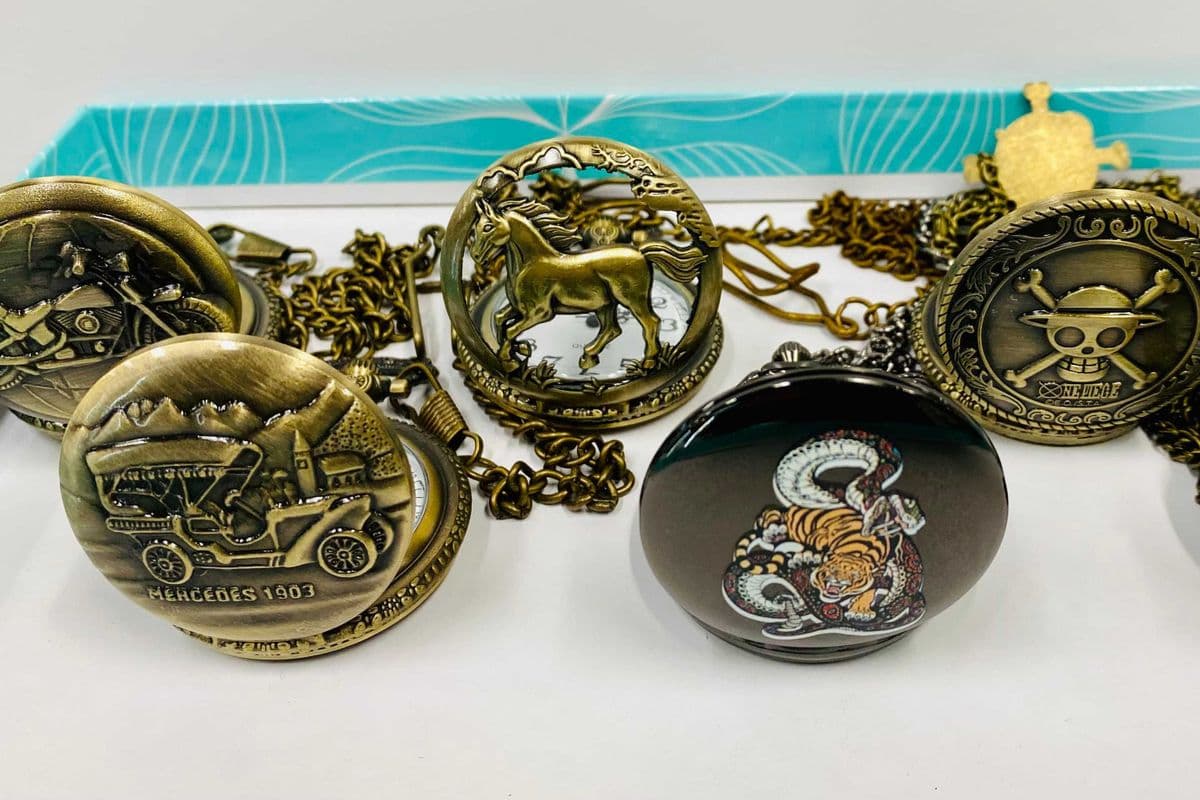 Pocket watch with battery