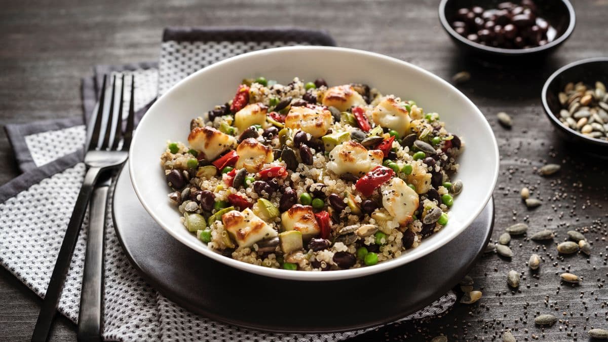 Quinoa Halloumi Salad