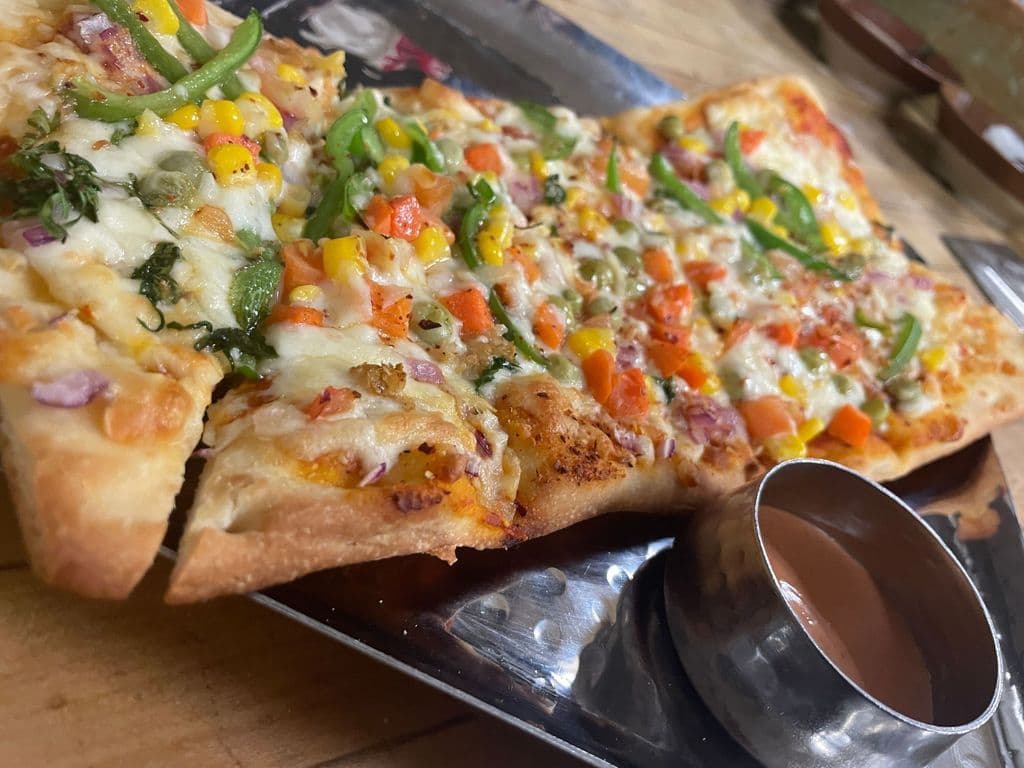 Veggie Fiesta Naan Pizza