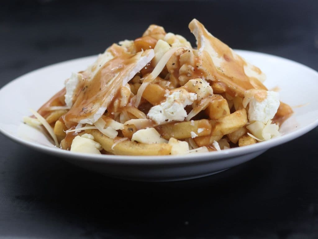 ~POUTINE 4 FROMAGES (R)