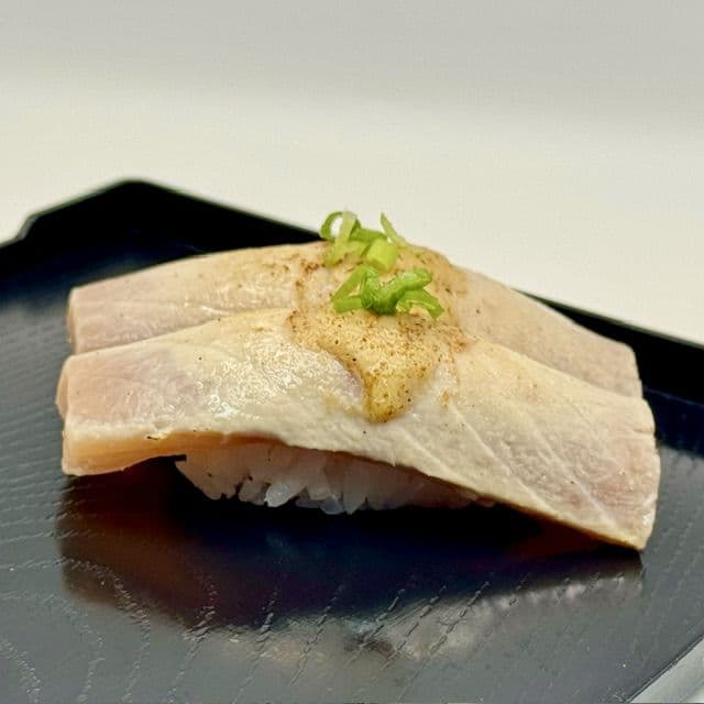 Aburi Tuna (2 pcs) / 炙烧金枪鱼（2 只）