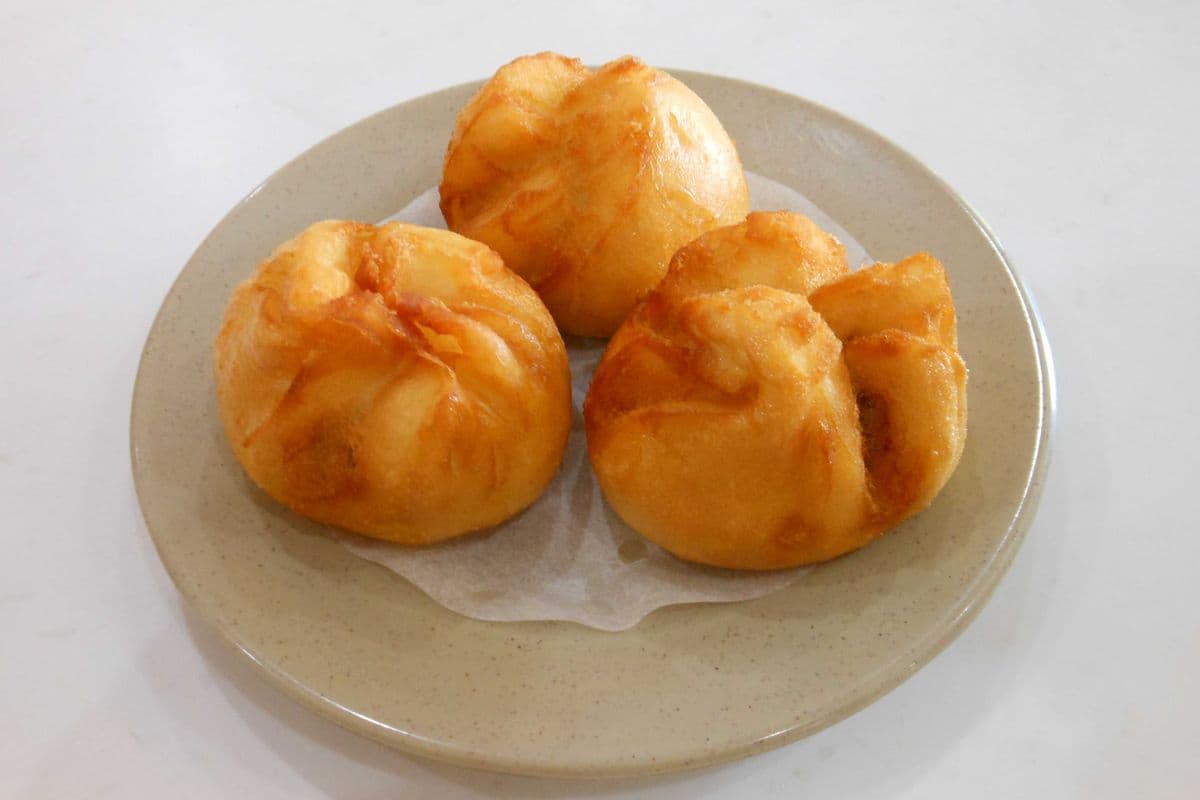 Deep-Fried BBQ Pork Bun 炸蜜汁叉燒包