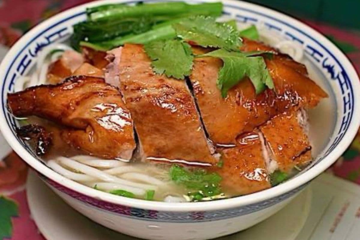 Soy sauce Chicken with Thick Vermicelli - 豉油雞瀨