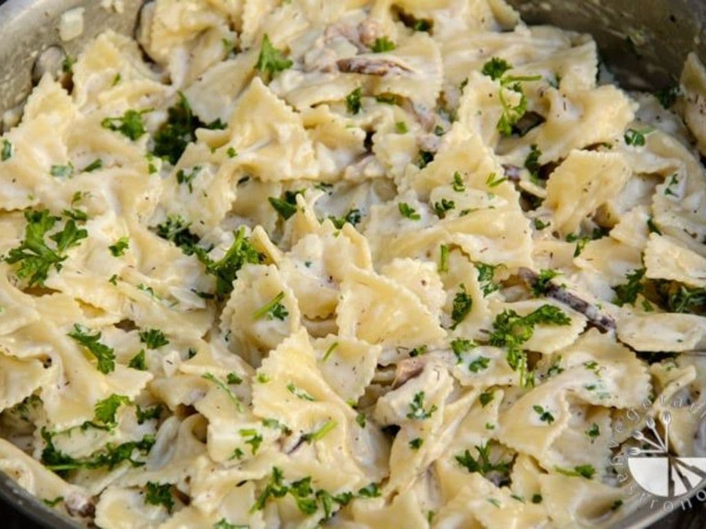 Fungi Farfalle Basil Cream.