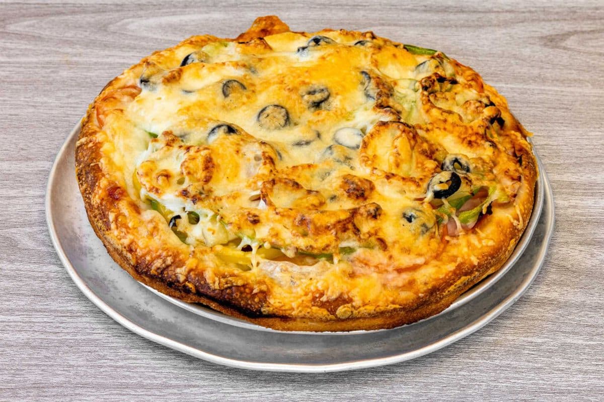 18. Large Vegetarian Deluxe Pizza
