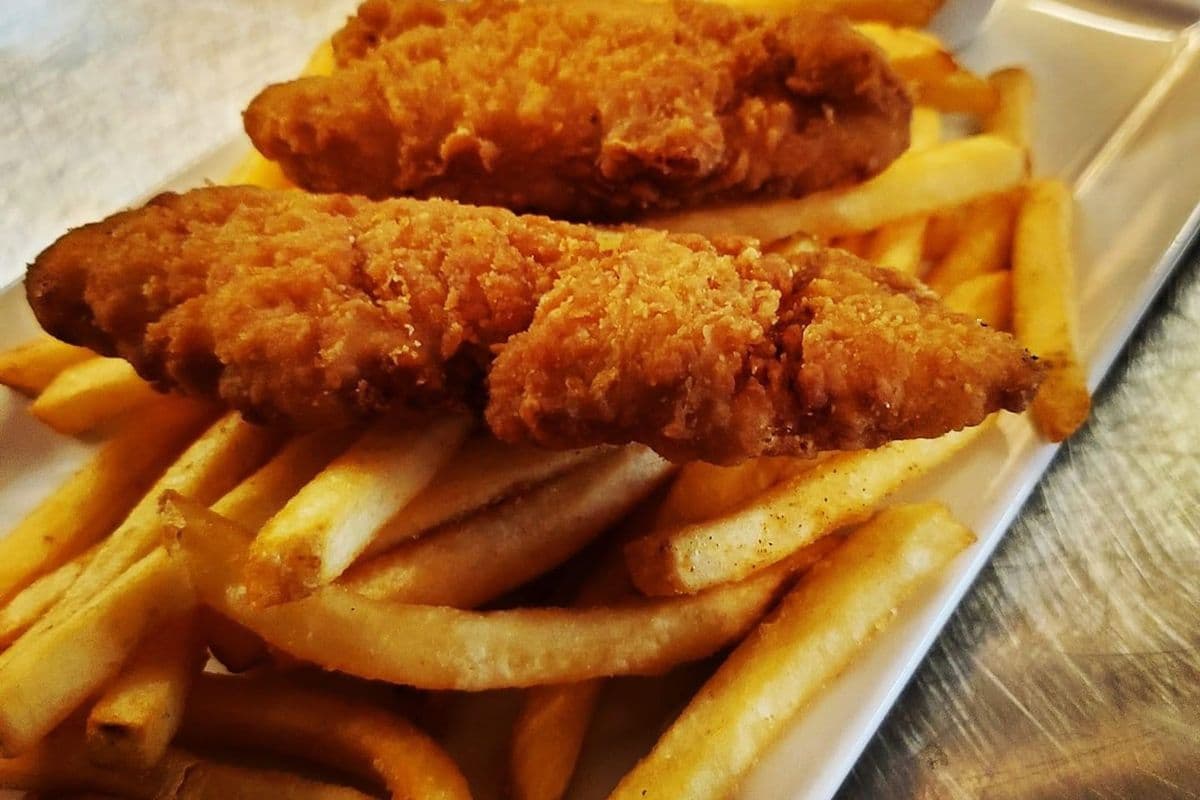 Kids' Chicken Fingers with Fries (2 pcs)