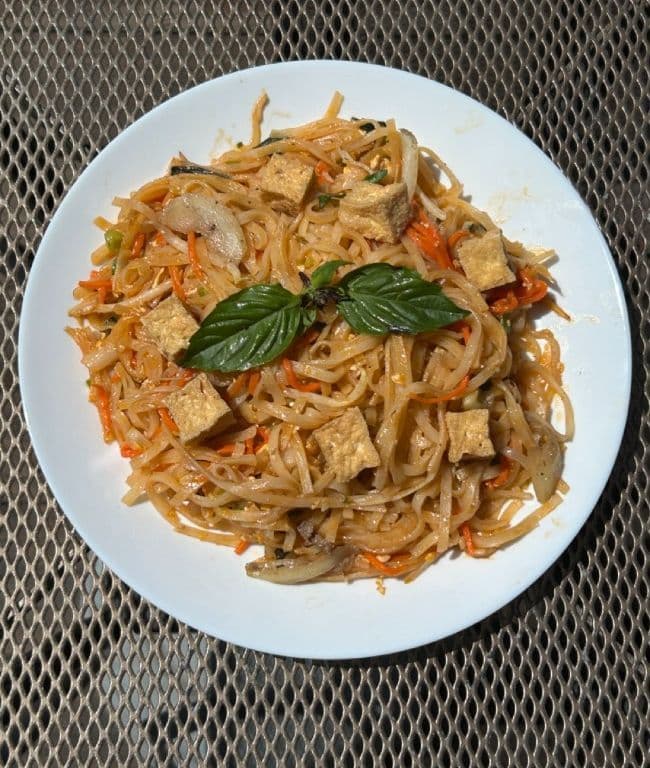 Pad Thaï au Tofu et aux Légumes / Pad Thai with Tofu and Veggies