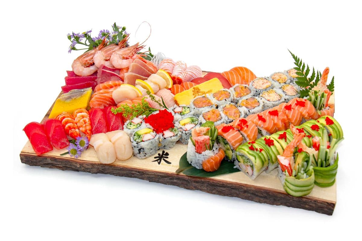 A15. Assorted Sushi Sashimi and Roll (80pcs)