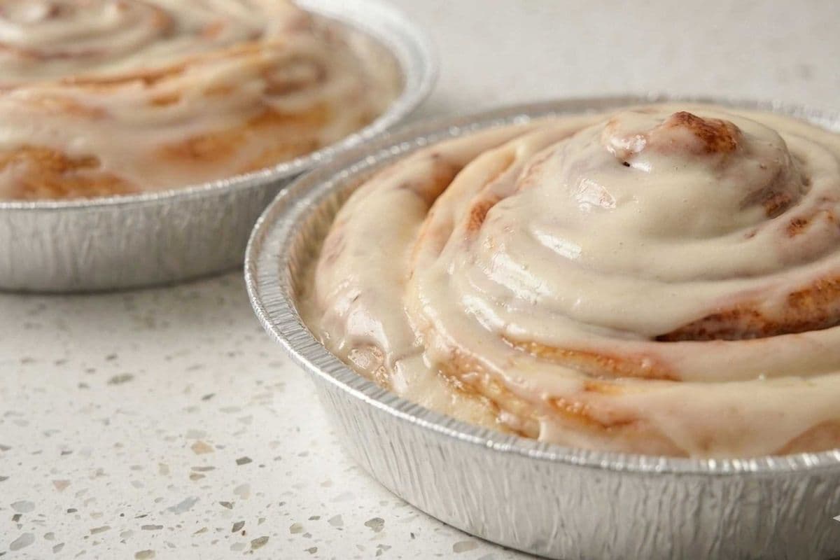 8th Son Frozen 8" GIANT Cinnamon Roll (Serves 6) (8")