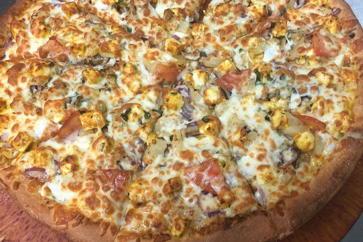 Medium Shahi Paneer Pizza
