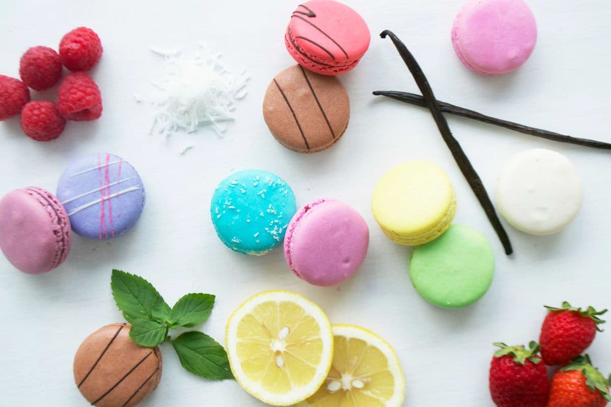 Assorted Macarons (12 pcs)