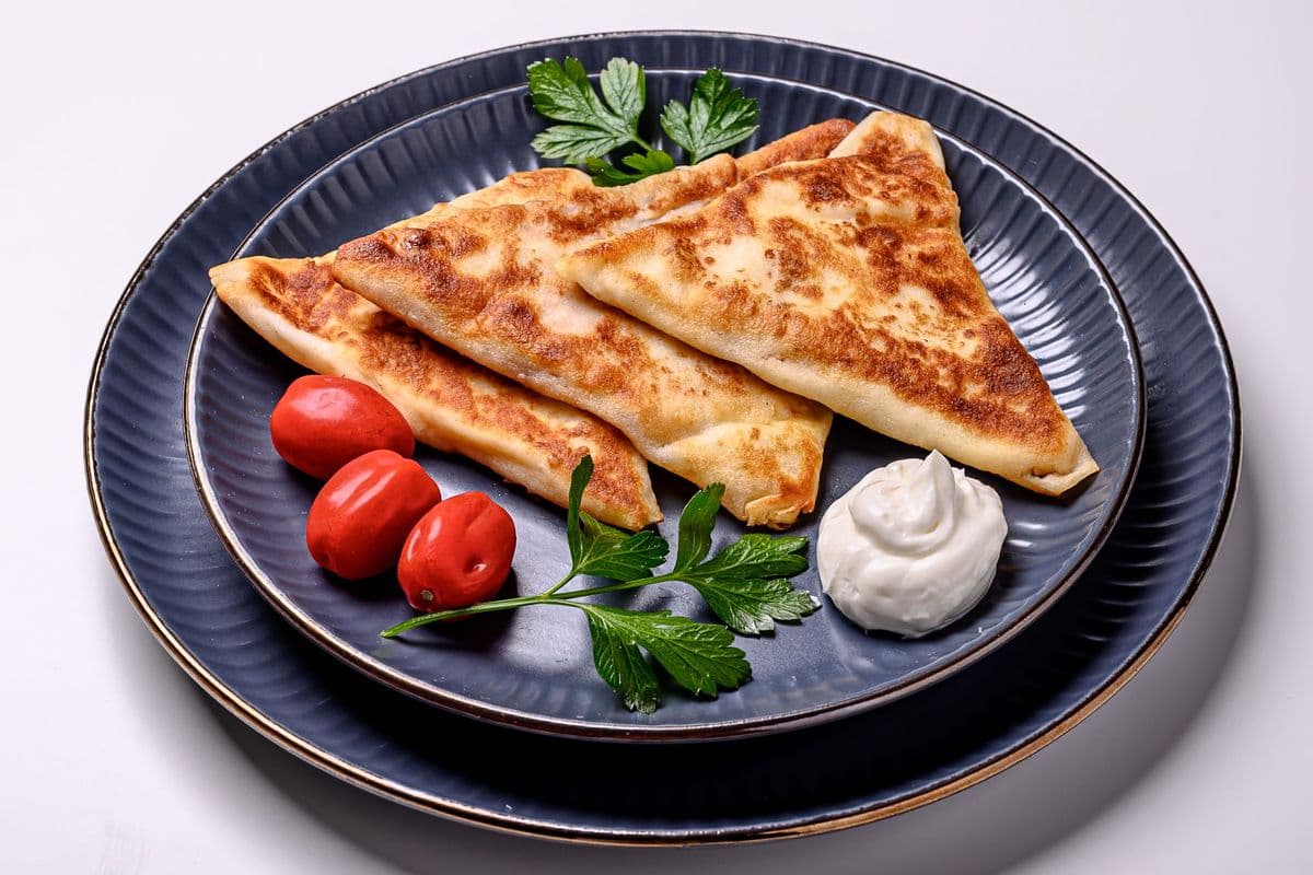 BENDERYKY / FLAT STUFFED CREPES with CHICKEN (3pcs) (140 Cal)