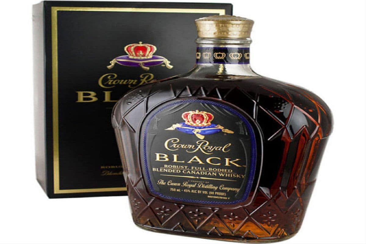 Crown Royal Black (1 x 750 ml)