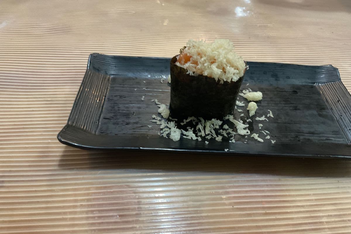 Spicy Salmon Sushi (1 pc)