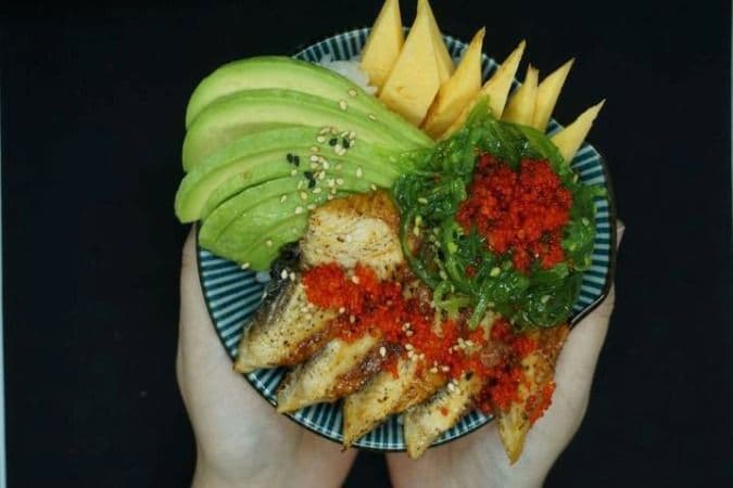 Chirashi Anguille grillée, wakame, avocat, tamago, tobiko / Grilled Eel, Wakame, Avocado, Tamago, Tobiko