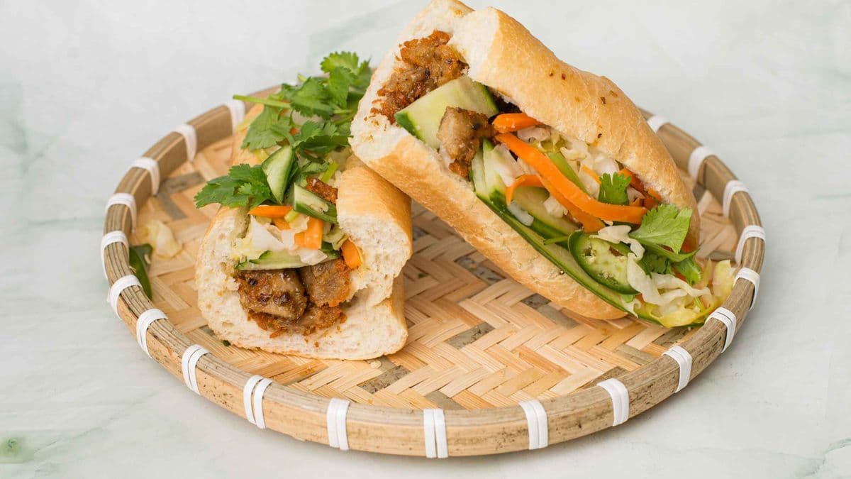 B7. VEGAN LEMONGRASS CHICKEN SANDWICH