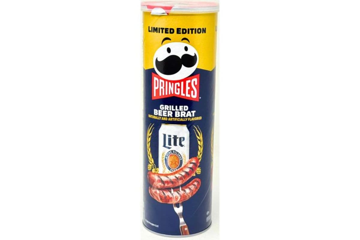 Pringles Miller Lite Grilled Beer Brat Chips (156 g)