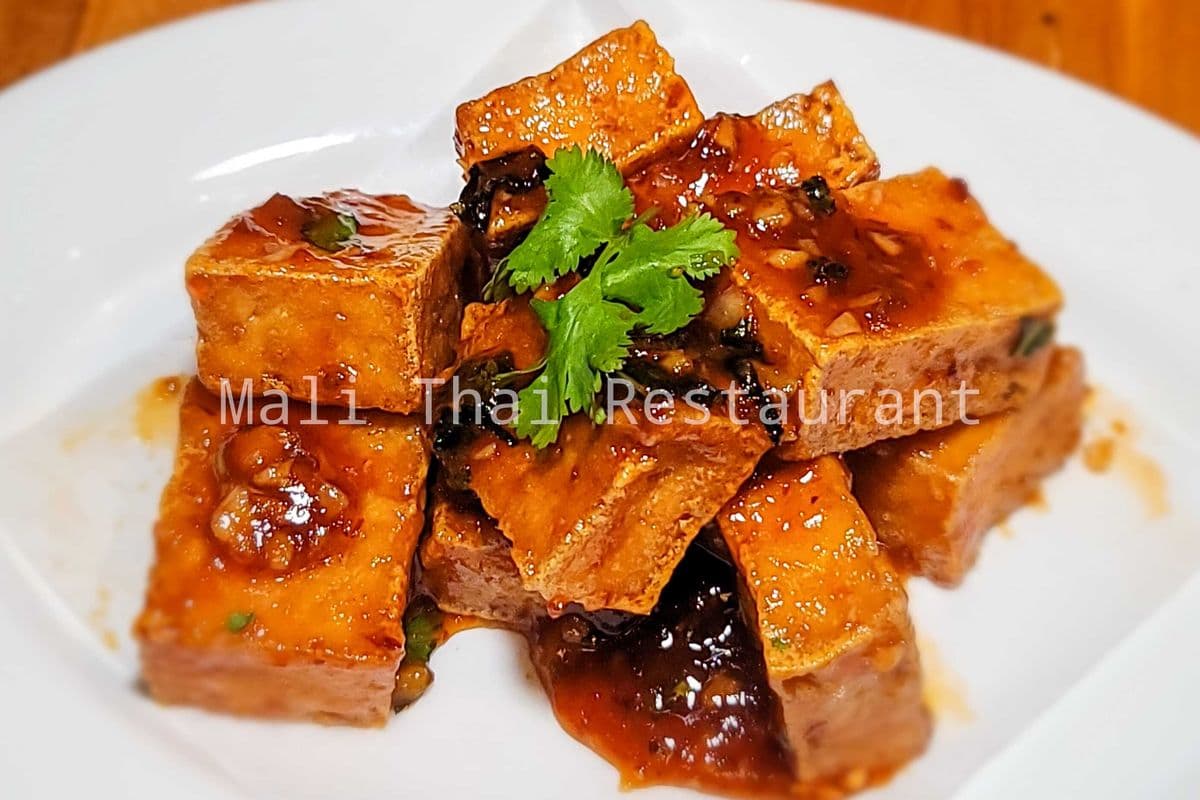 A6. (9 pcs) Crispy Tofu with Thai Sweet Chili Sauce (G.F.)