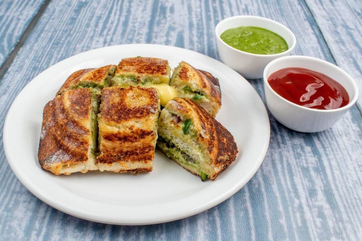 Amdawadi Special Ghughra Sandwich