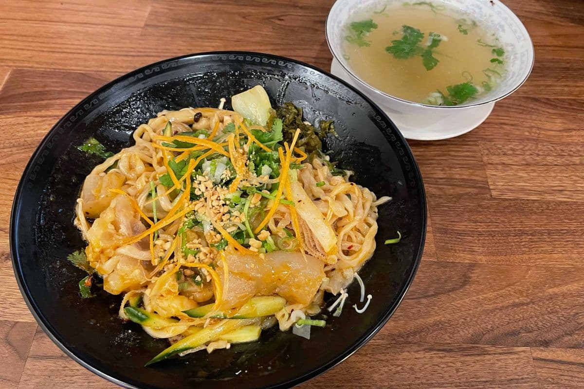 Dried Noodle with Beef Tripe (牛杂干拌面）