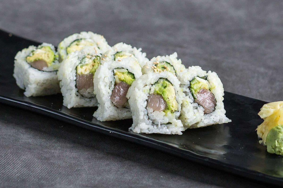 Avocado and Tuna Roll (8 pcs)