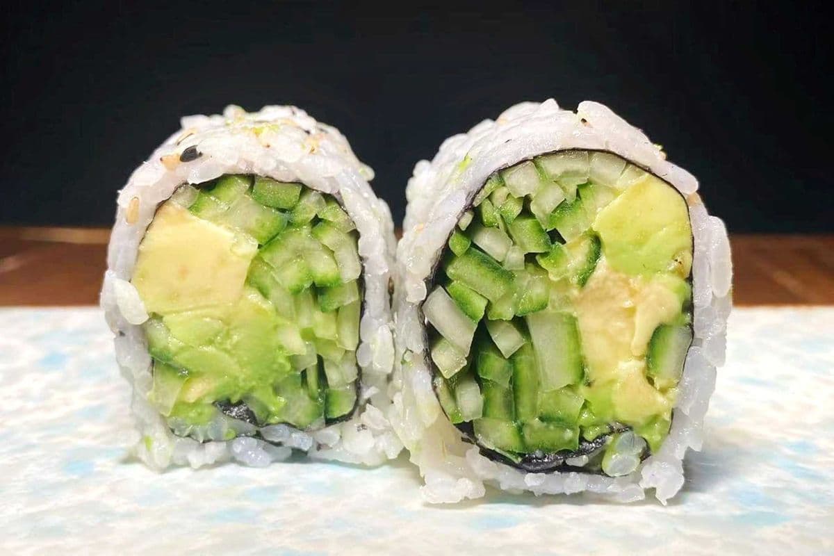 Avocado Cucumber Roll (6 pcs)