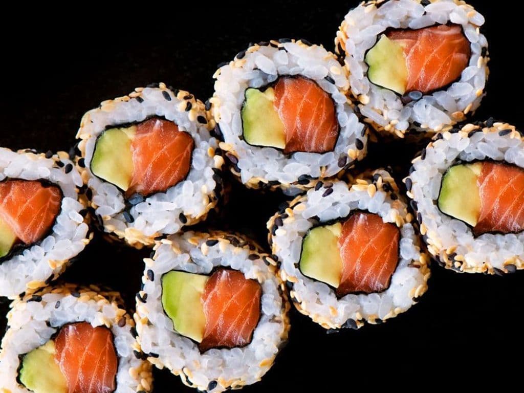 Salmon Avocado Roll - 8 pieces