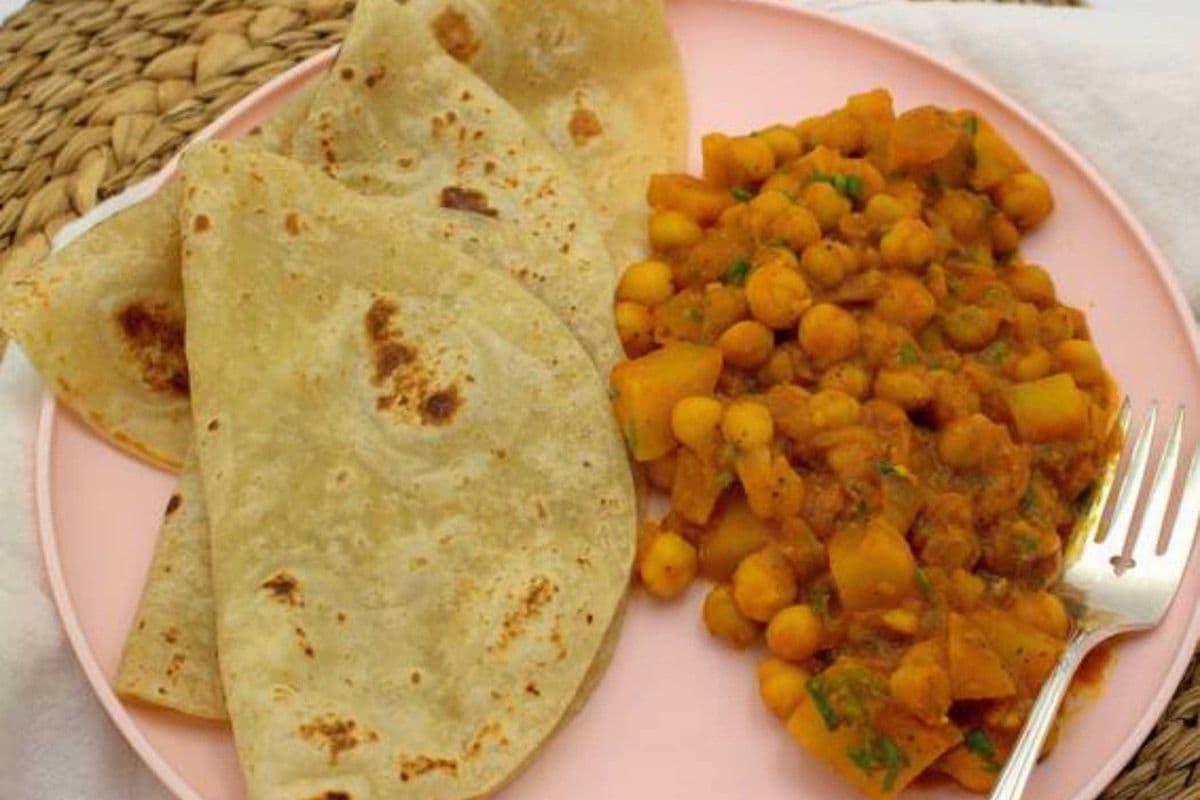CURRY POTATO & CHICK PEA ROTI