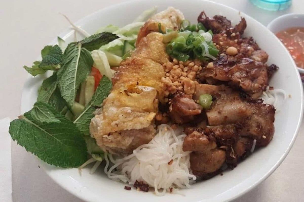 80A. Spring Roll and Grilled Chicken with Vermicelli