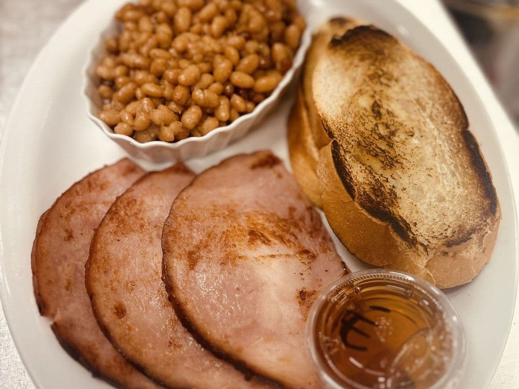 Fèves au lard et jambon fumé (grillé) / Baked Beans and Grilled Smoked Ham